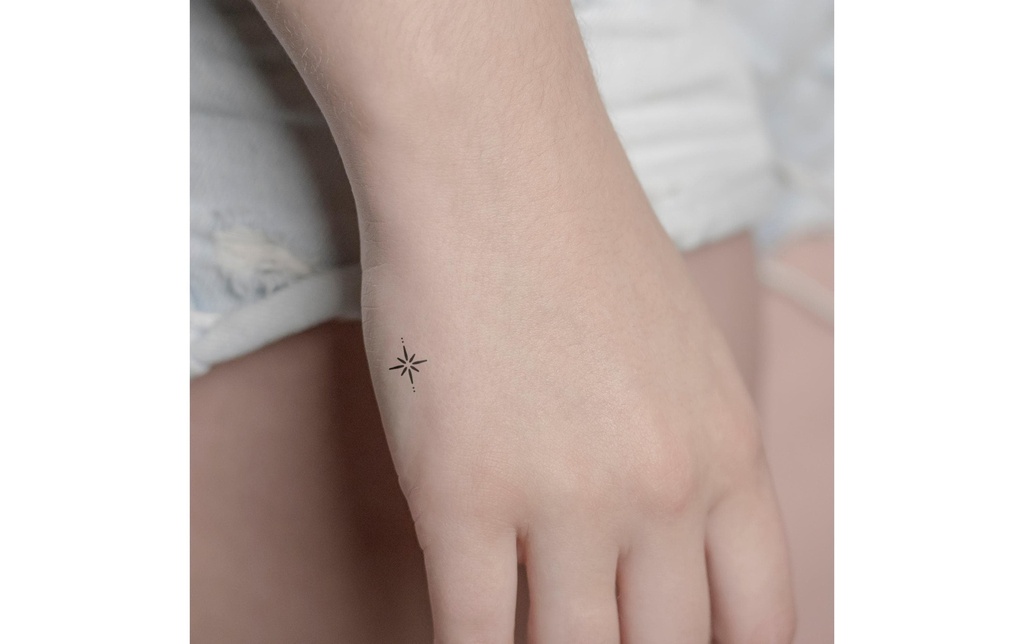 minink Tatouage d'étoiles et de points Taille: S (1.7 cm x 2,5 cm)